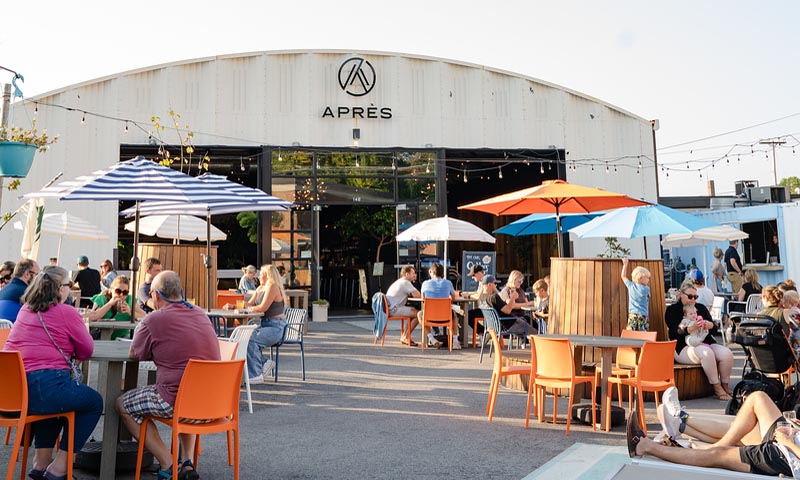 Apres Front Patio. Photo Credit: Jaimee Morse Photography